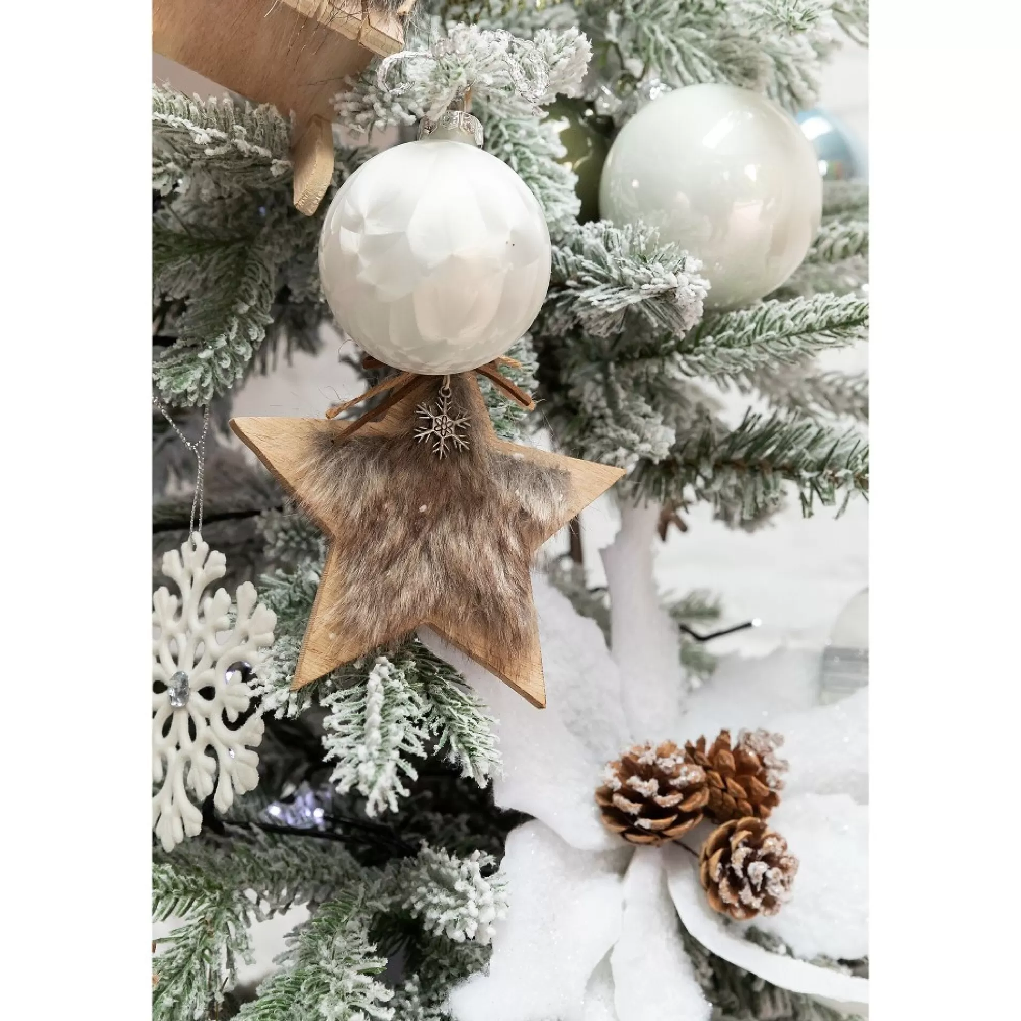 Clearance Kerstboom Milford Hinged Snowy H 183Cm 132Cm 1517 Tips Grote Kerstbomen
